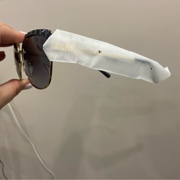 Michael Kors Sunglasses for sale - Picture 3 of 4